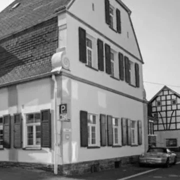 kuefo-remagen-de_Villa_Heros_web_bw copy.jpeg