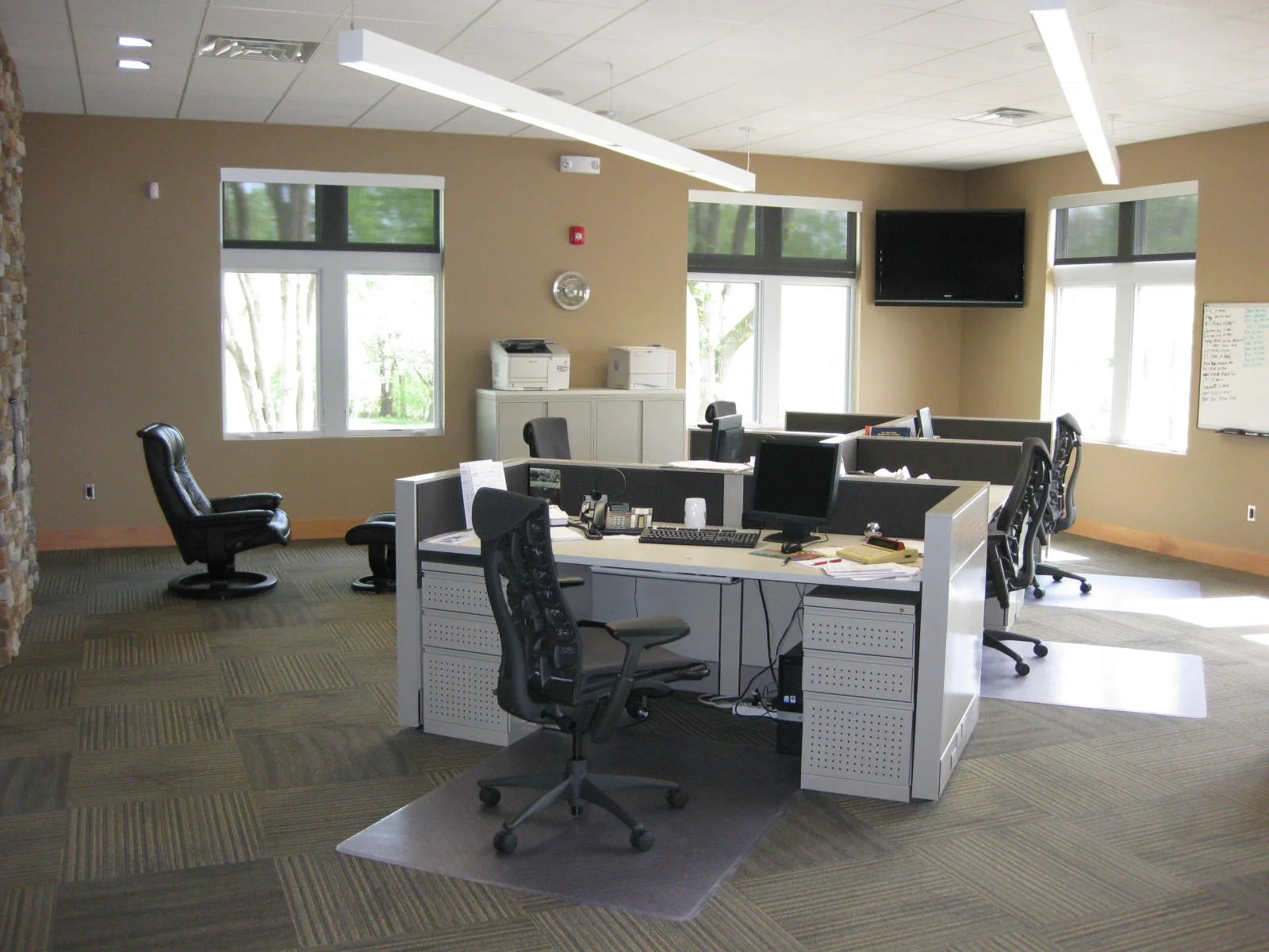 PAT BROKERAGE-4-24-10 021.JPG