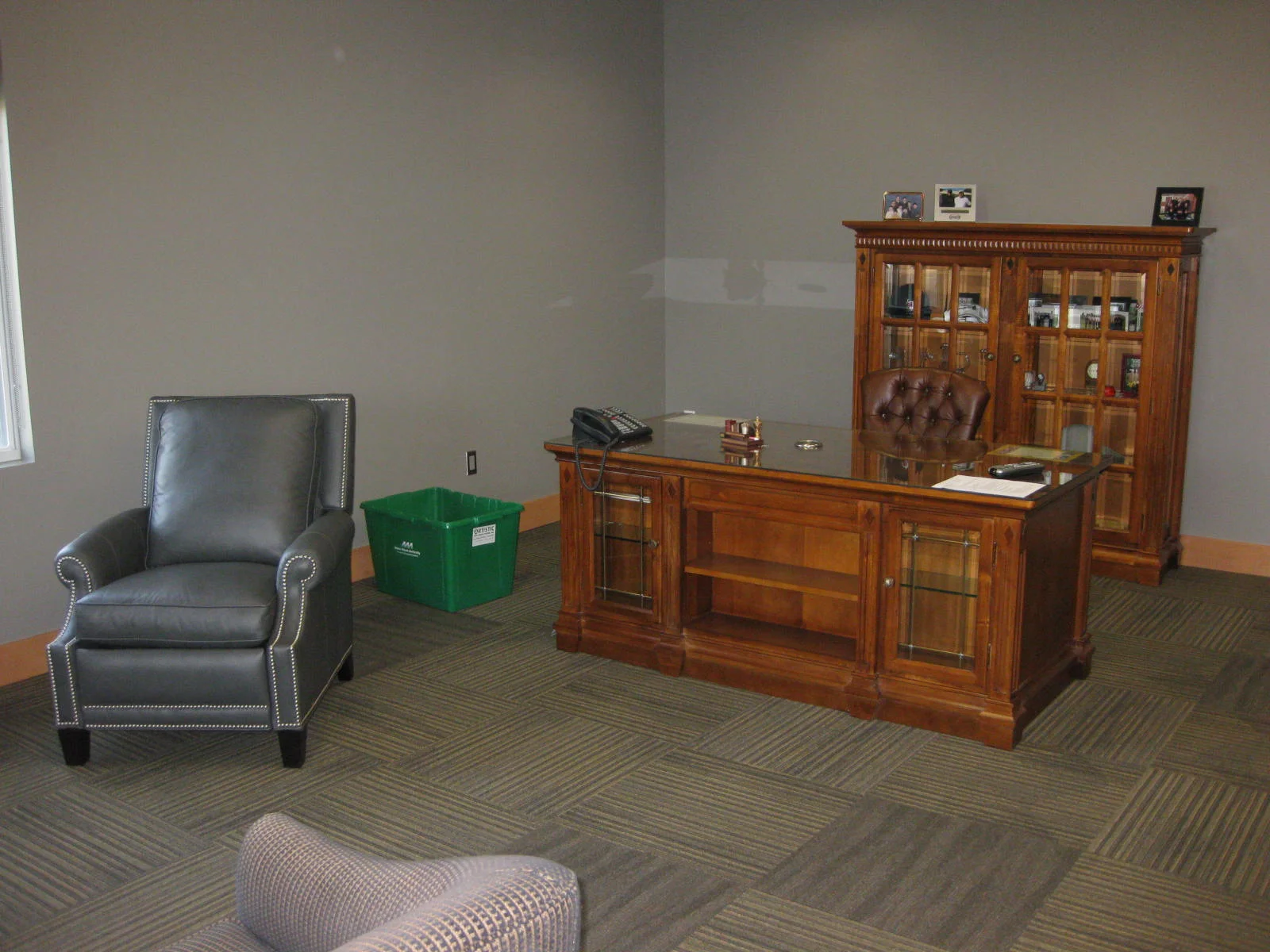 PAT BROKERAGE-4-24-10 020.JPG