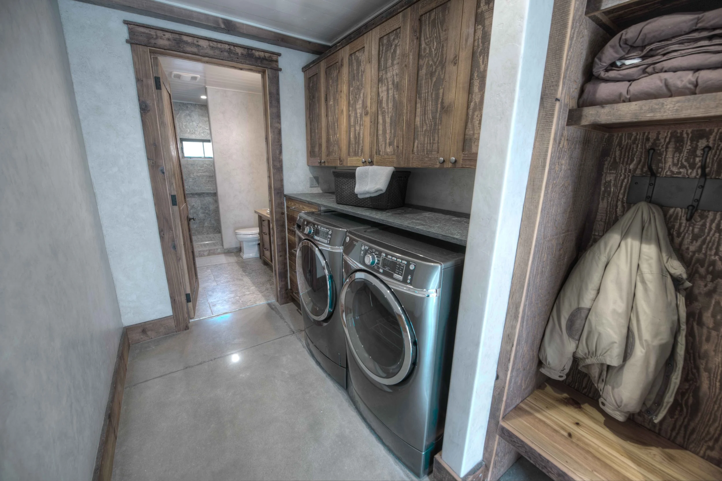 9 GEE_4308And8more_tonemapped.jpg