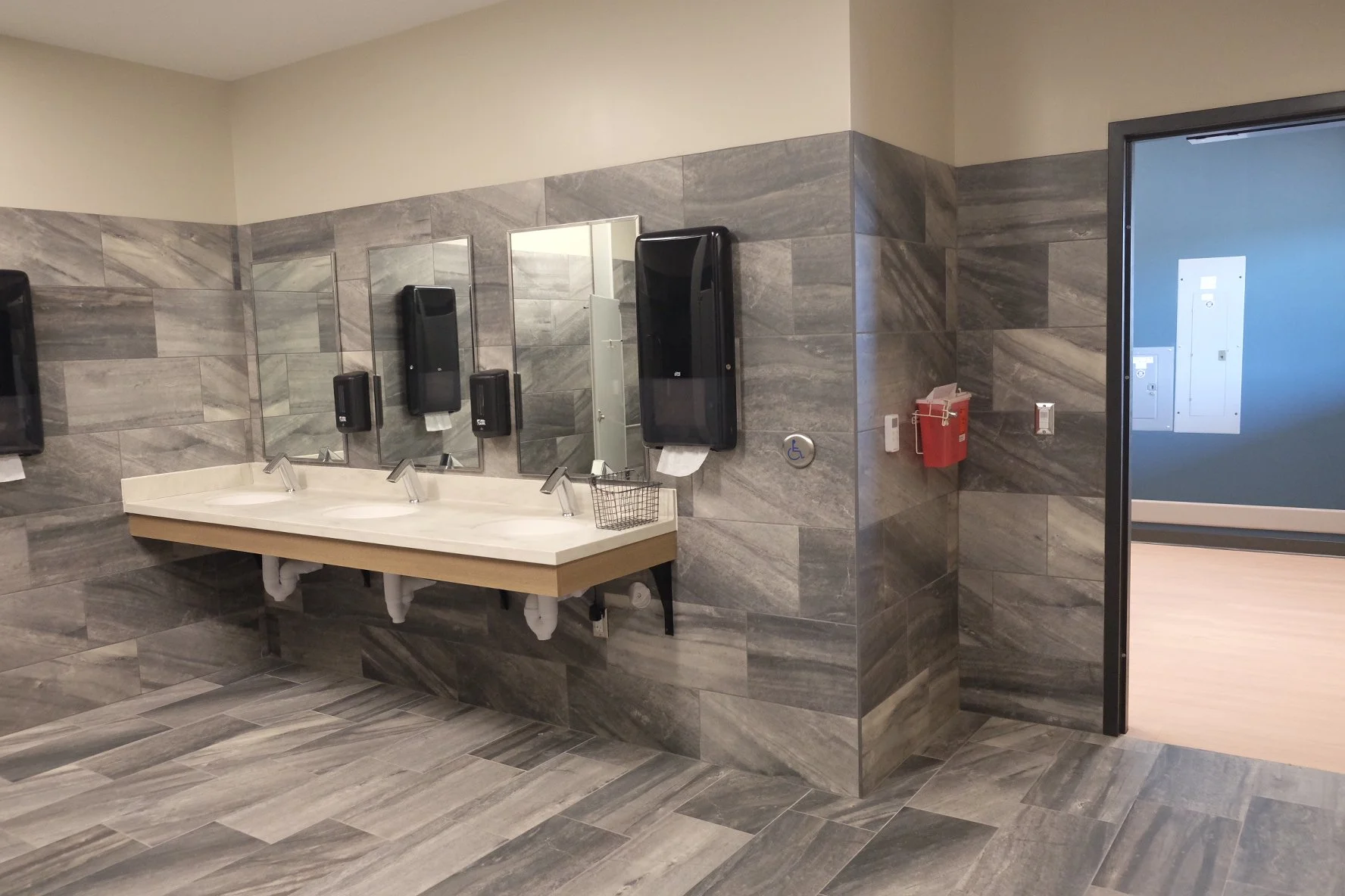 RR Female - Sink.JPG