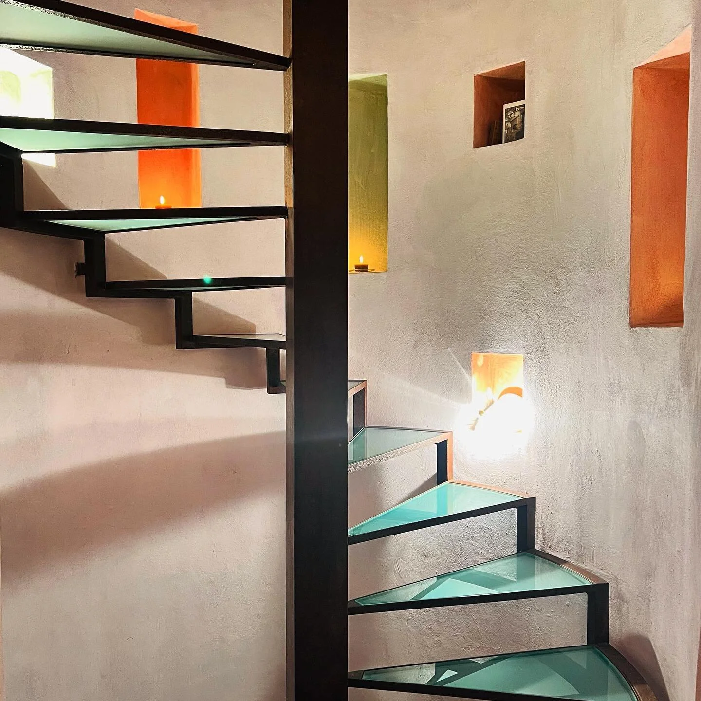 Italiensk kvalitetsh&aring;ndverk og &oslash;ye for vakre detaljer ❤️&zwj;🔥 Vet ikke hvem som har tegnet denne trappen men elsker den.