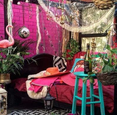 If Heineken created outdoor areas. Totally stunning outdoor bed @marciekdesigns