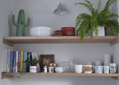 These shelves are oak. Yes, I know what oak looks like.