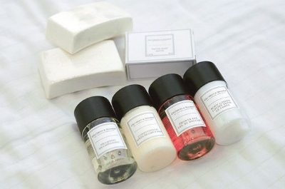 The perfect guest toiletry solution. Photo via @pinterest.