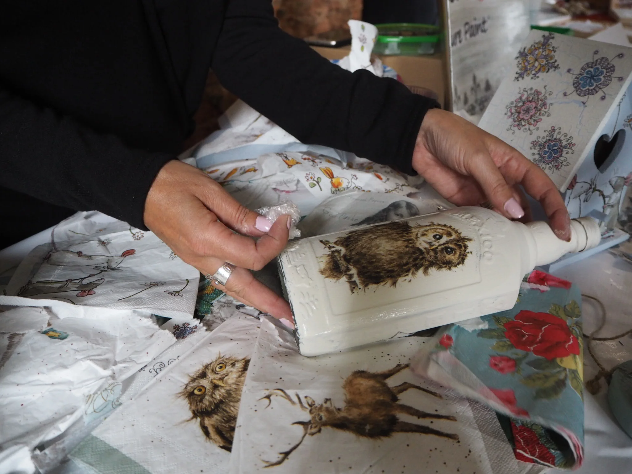 An amazing demo of decoupage using napkins. Seriously.