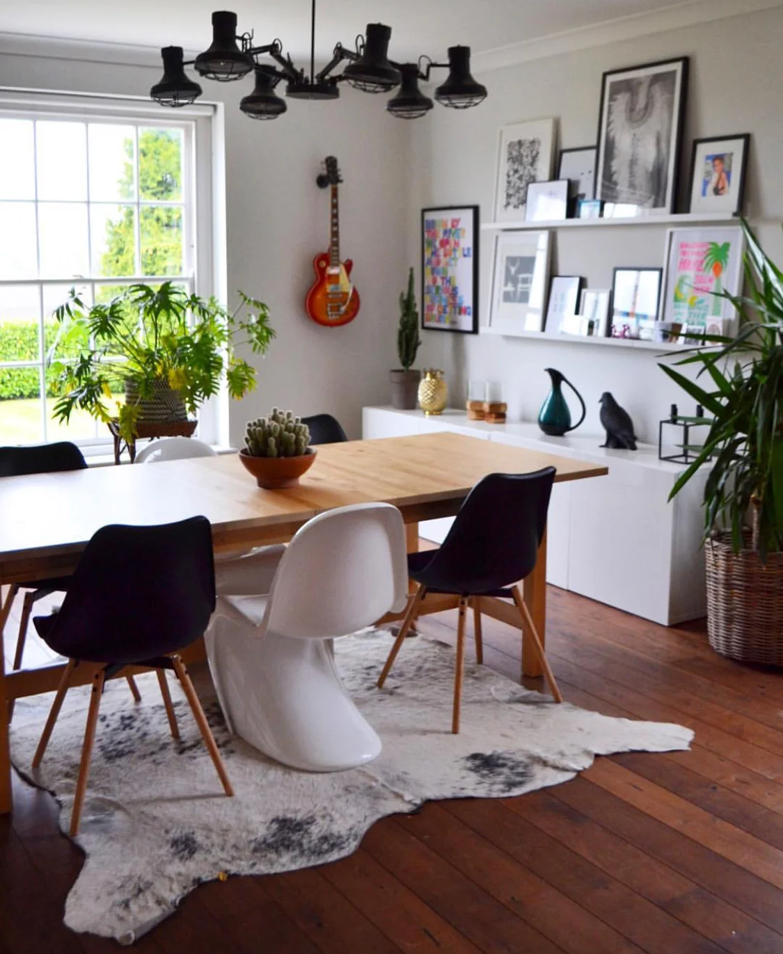 The IKEA dining table has been free cycled.