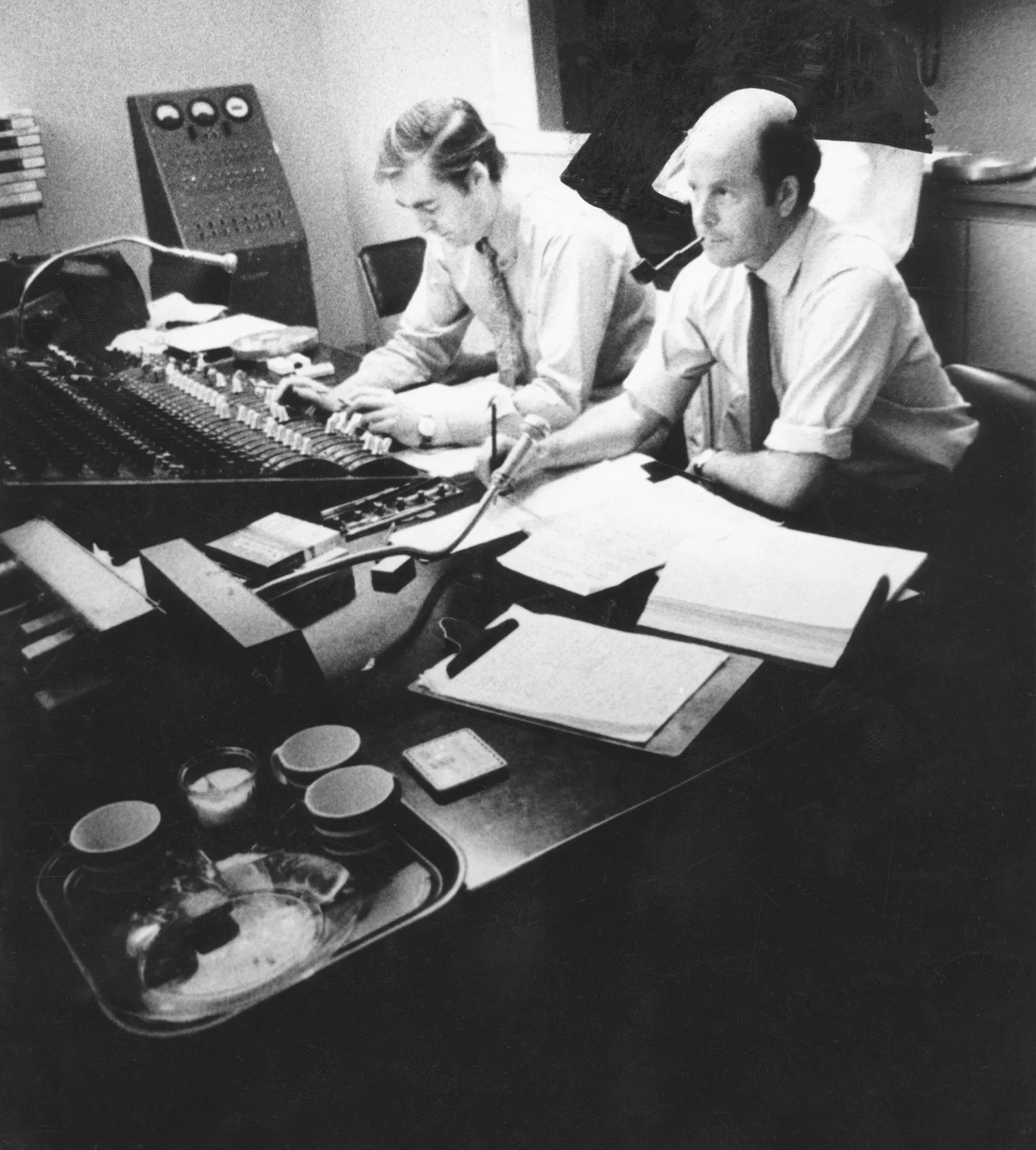 KEVIN AND PETER HANDFORD DURING 'THE KNOTTY' RECORDING SESSIONS