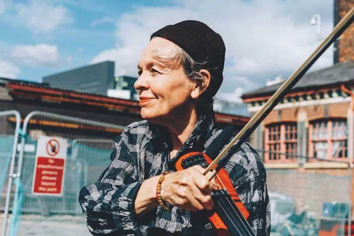 laurie-anderson-photo-by-tarnish-vision-691px.jpg