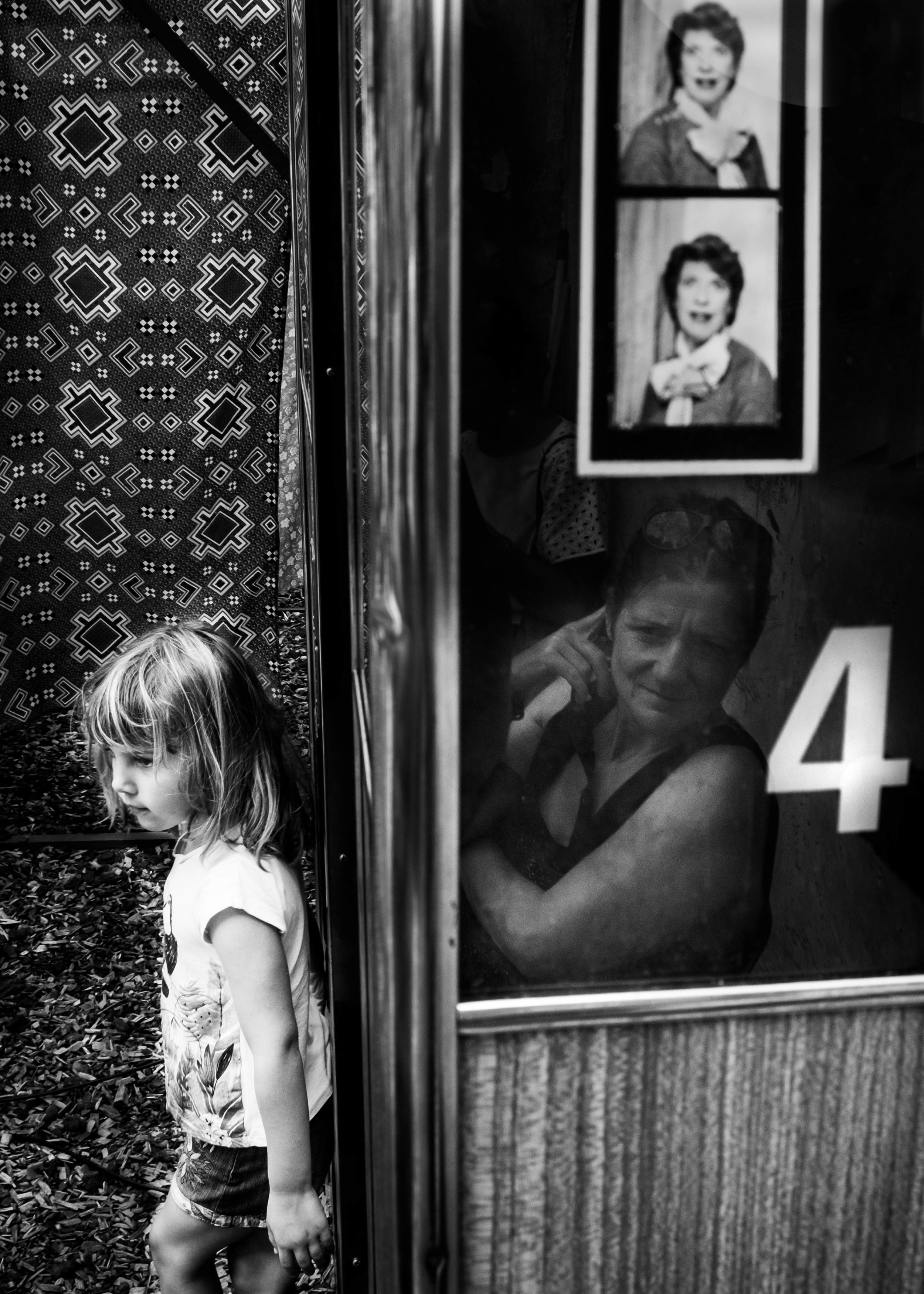 4 Poses.  Arles. France