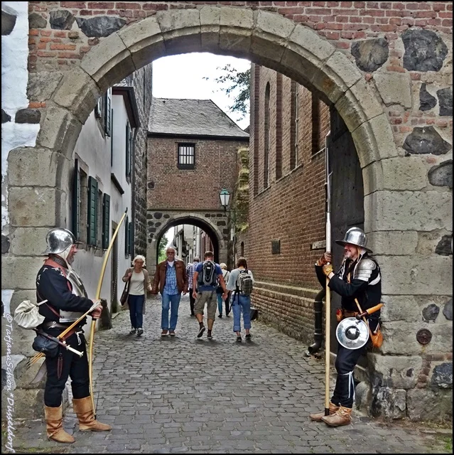 О дворцах, крепостях и замках...