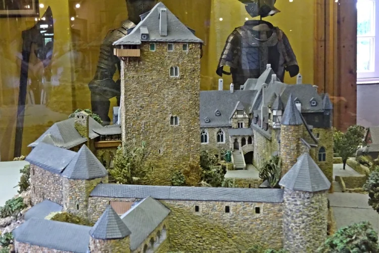 Замок Шлосс Бург в Золингене