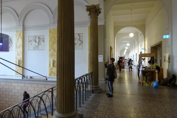 Художества. Из академии.