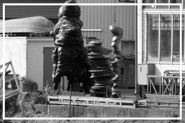 Скульптуры Тони Крэгга в Ehrenhof