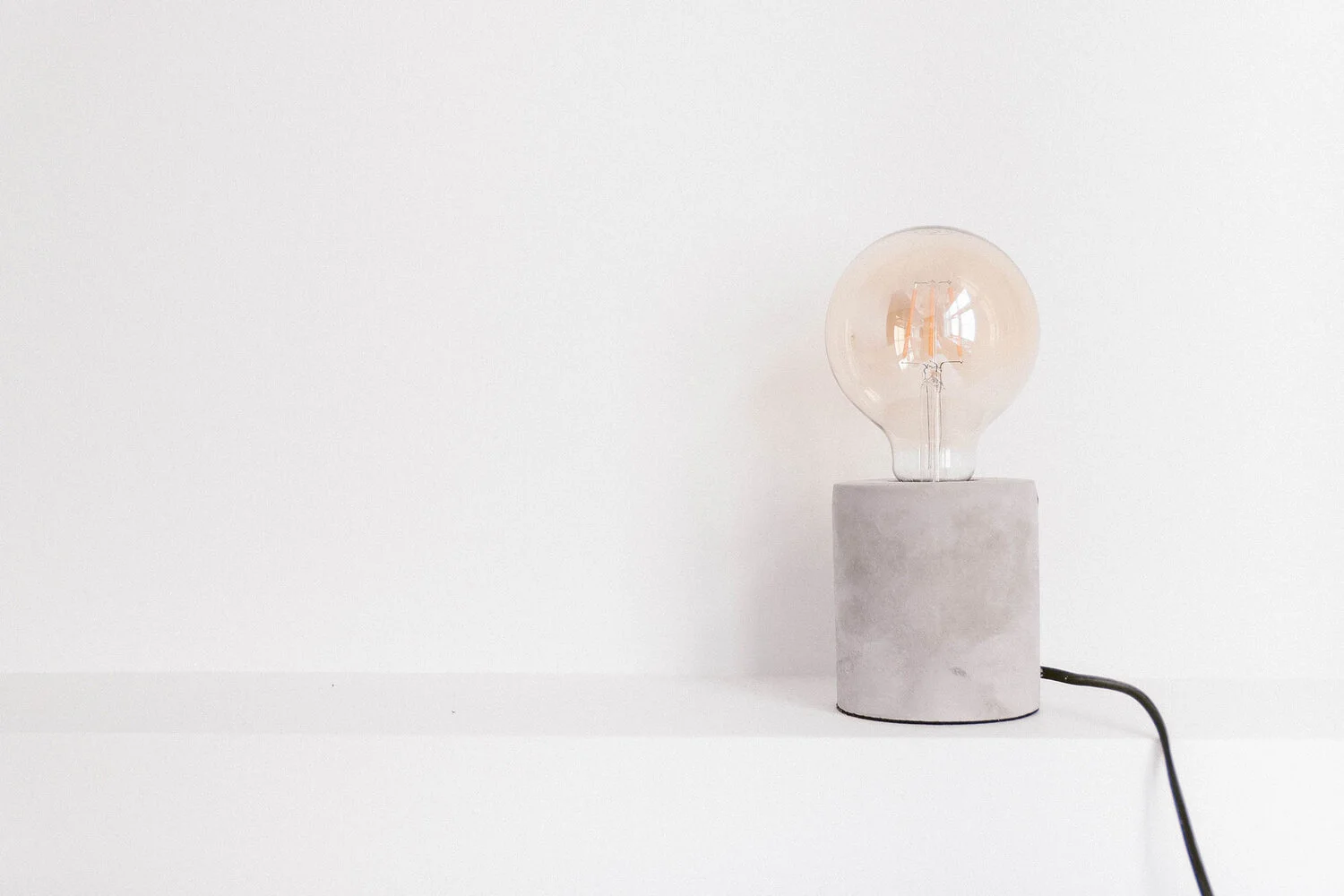 bright-bulb-close-up-1166643-klein.jpg