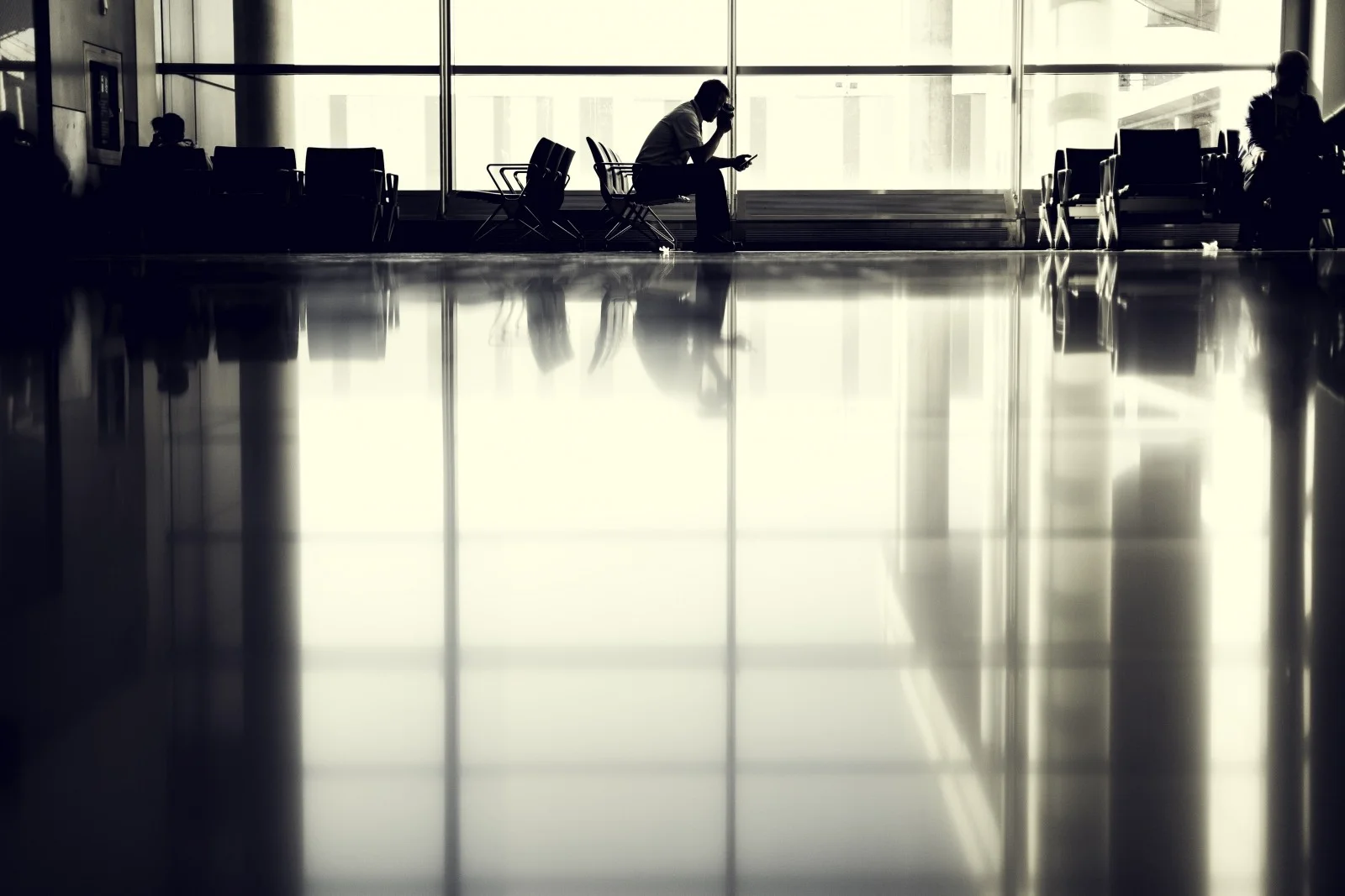 airport-person-silhouette-sitting-passengers.jpg