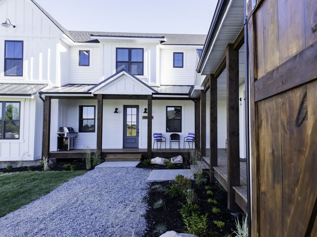 Farmhouse Front Porch2.jpg