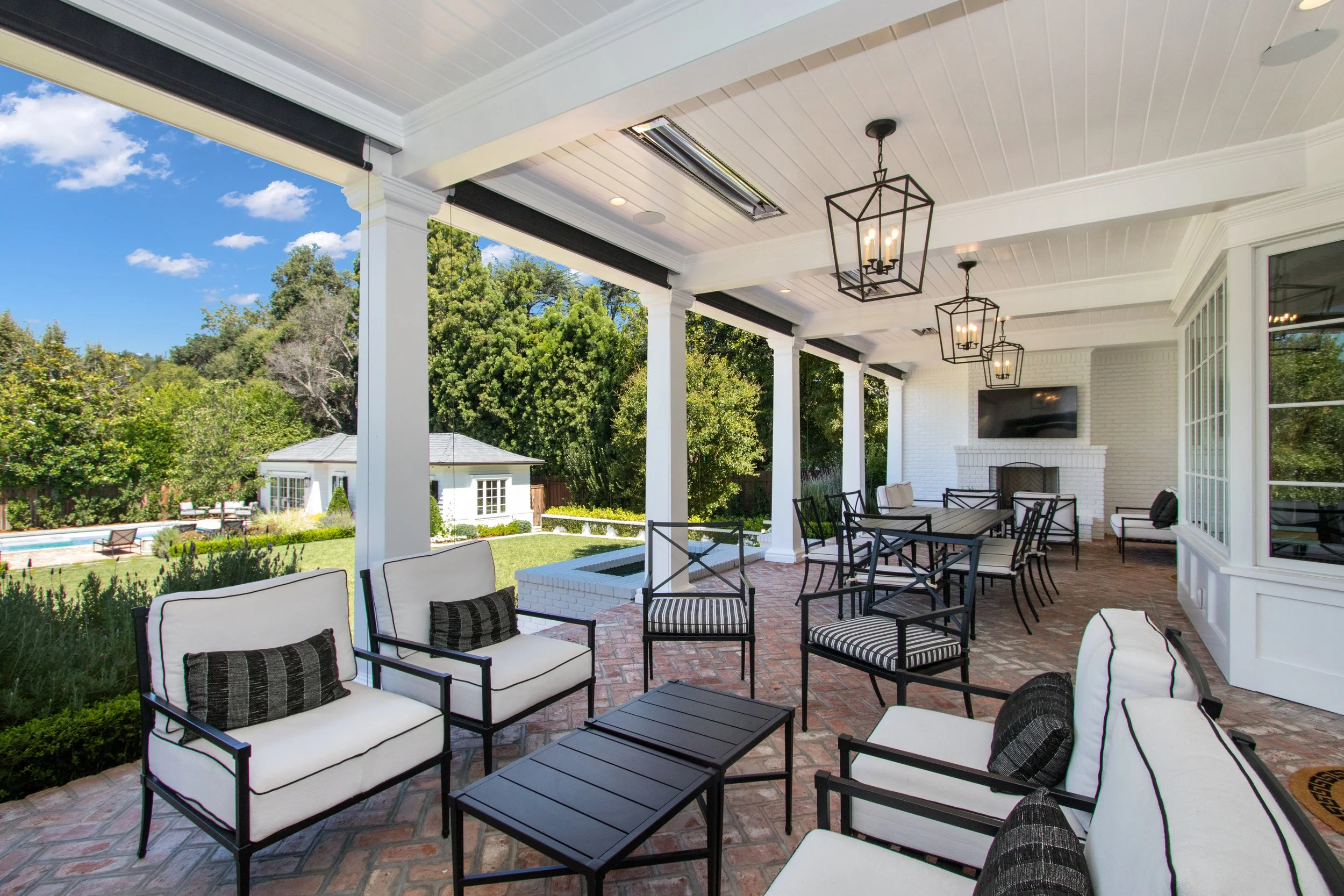 16_RearPorch.jpg