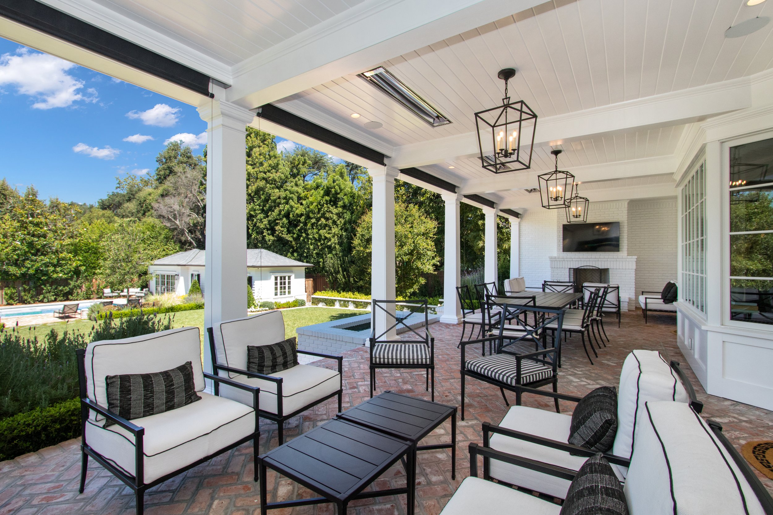 16_RearPorch.jpg