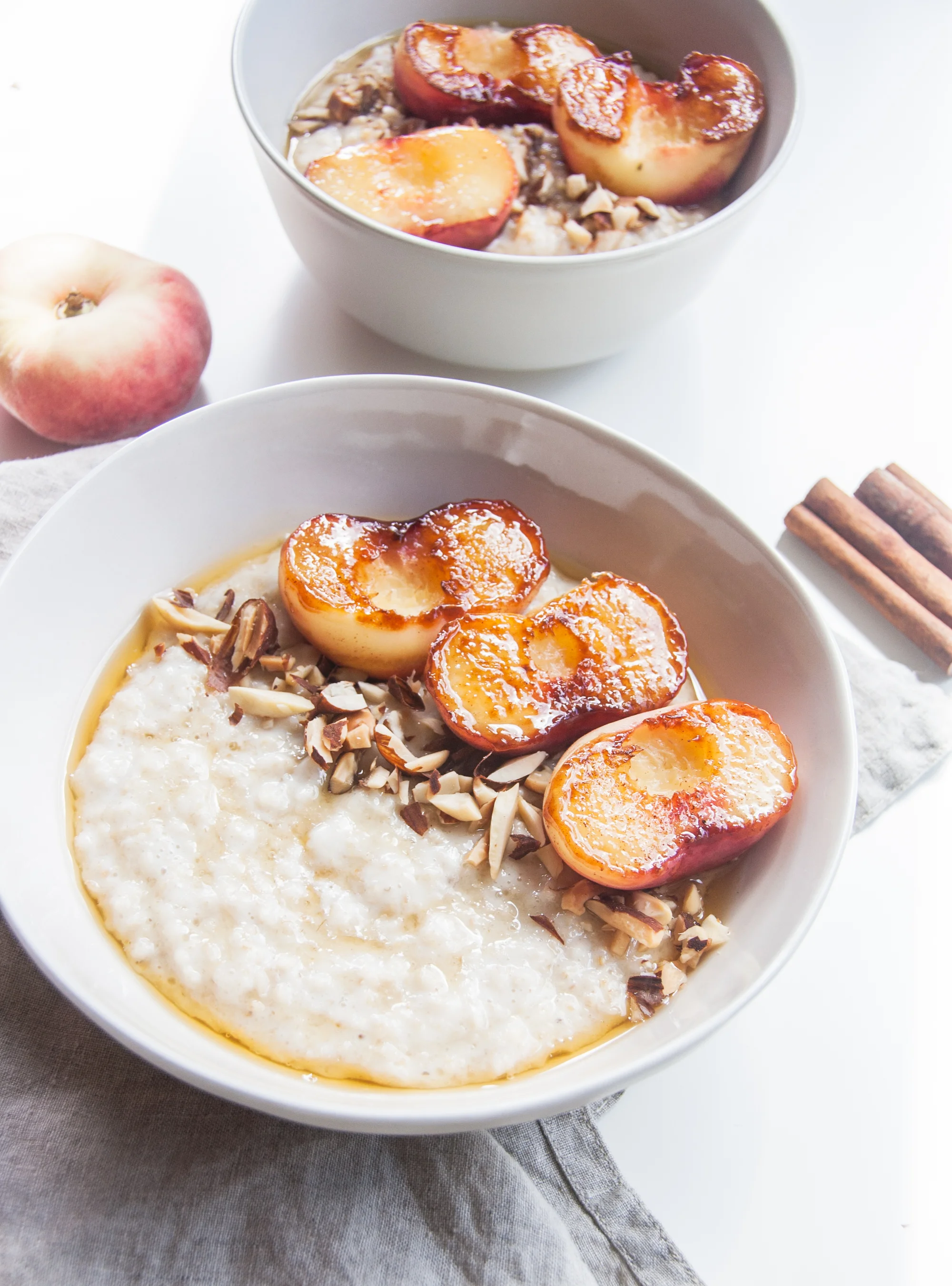 Porridge with caramelized peach