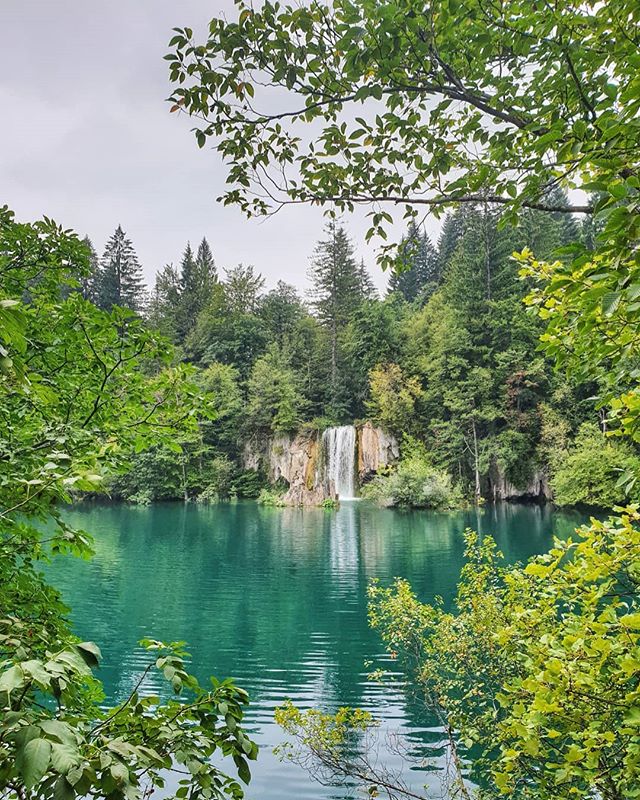 Visiting the Plitvice lakes has been my favorite part of our amazing holiday at Croatia! It was calm, green, and relaxing. Can't wait to go back some day again 💚 . .
.
.
.
.
.
#nationaldestinations&nbsp;&nbsp;#destinationearth&nbsp;#awesomepix #eart