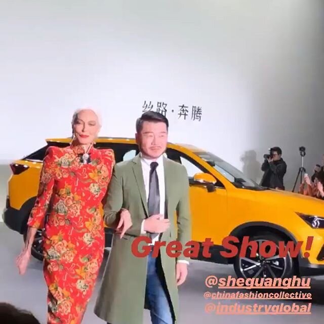 Great show! 👏👏
@sheguanghu @carmen_dellorefice 
#胡社光 #絲路 #奔騰 #武漢加油 
#nyfw2020 #newyorkfashionweek #asiandesigner #pier59studios #nyfw #supermodel #highfashion