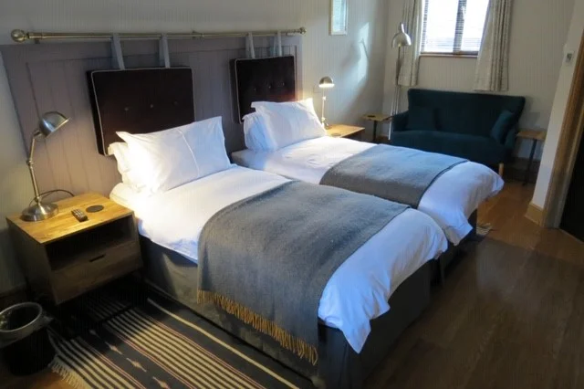 Twin Room with bath and shower