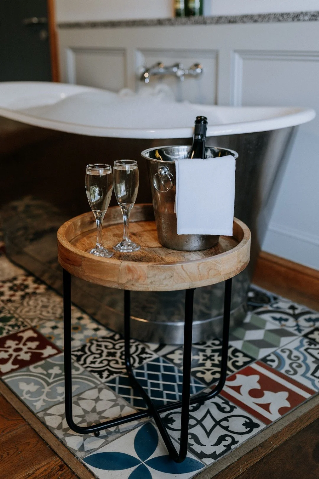 Modern Meets Rustic: Your Ultimate Guide to a Perfectly Balanced Wedding
