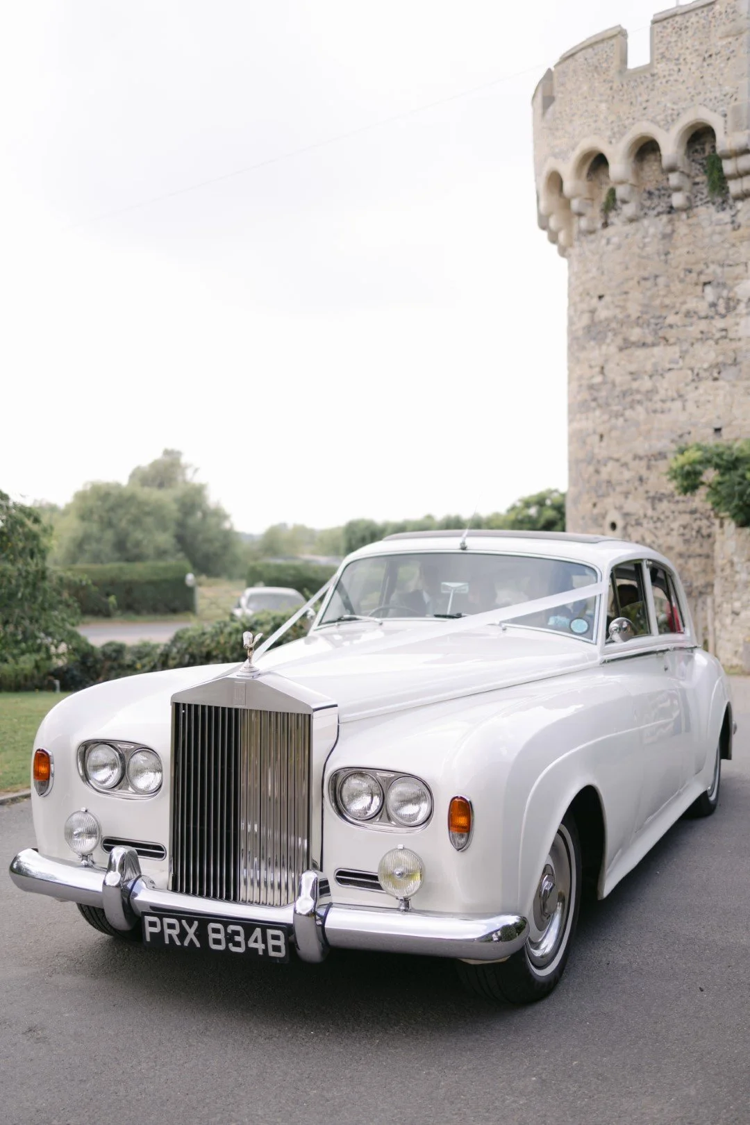 castle-white-wedding-car.jpg