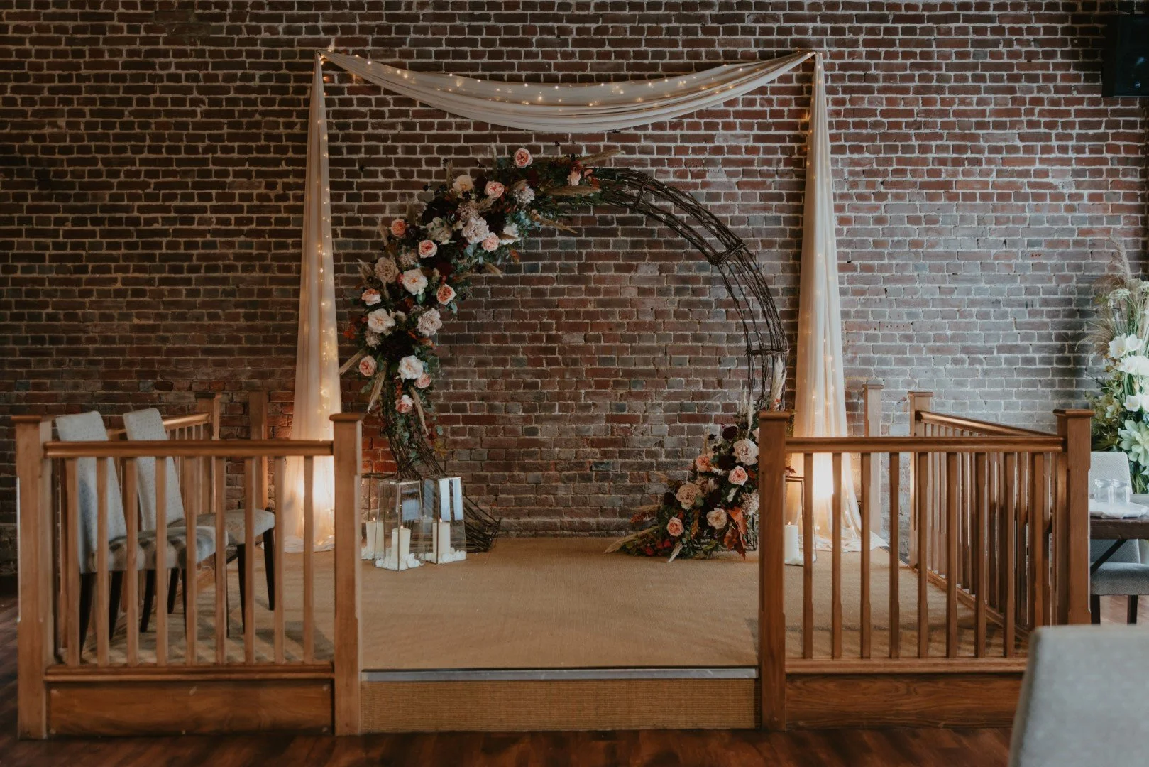 Creating Beautifully Dressed Barns: Collaborating with Florists and Stylists