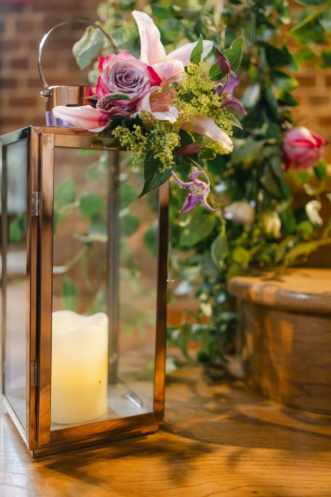 aisle-candel-lantern-flowers.jpg