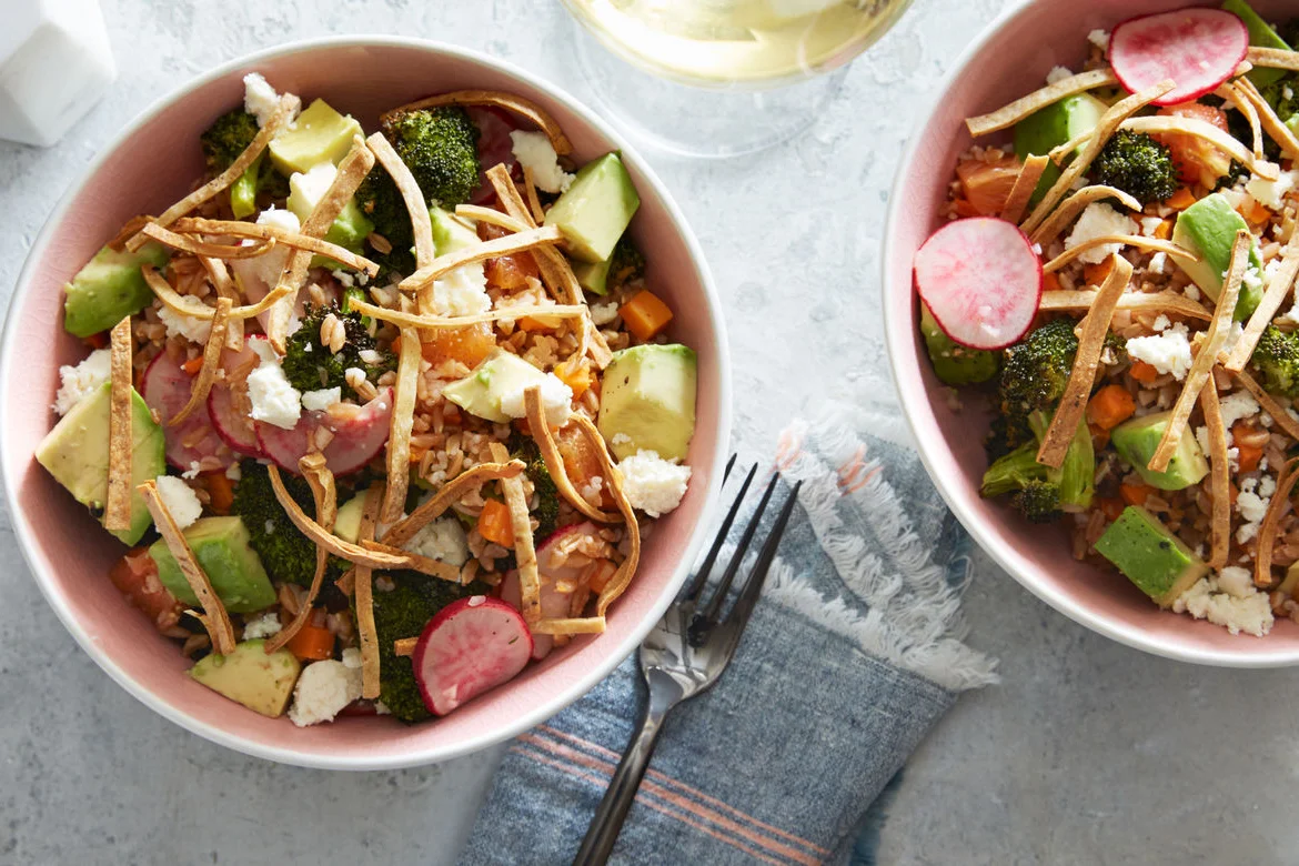 2213-2PV3-Chipotle-Vegetable-Farro-Salad-19181_Right_splash_feature.jpg