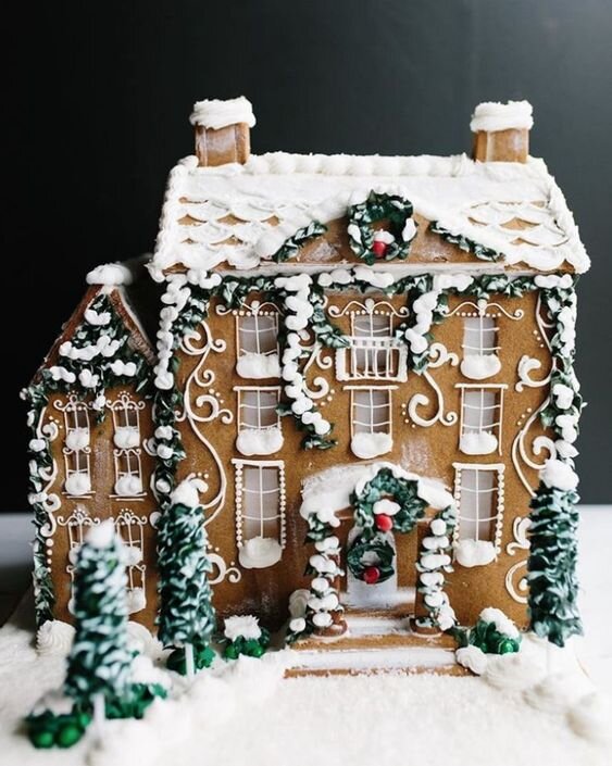 Gingerbread house by @ShelbyElizabethCakes