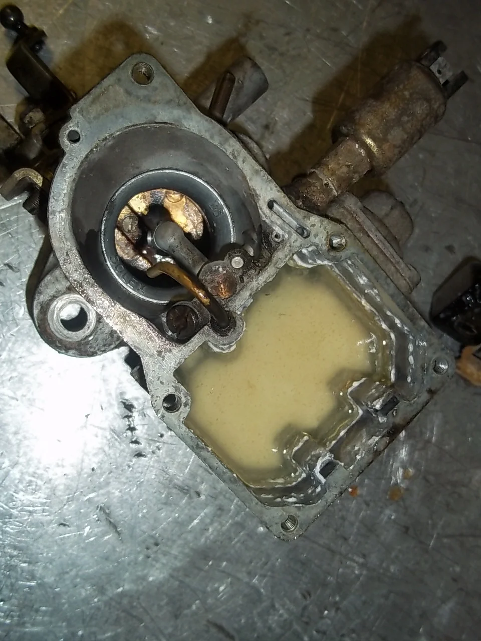 27 Inside L carb.JPG