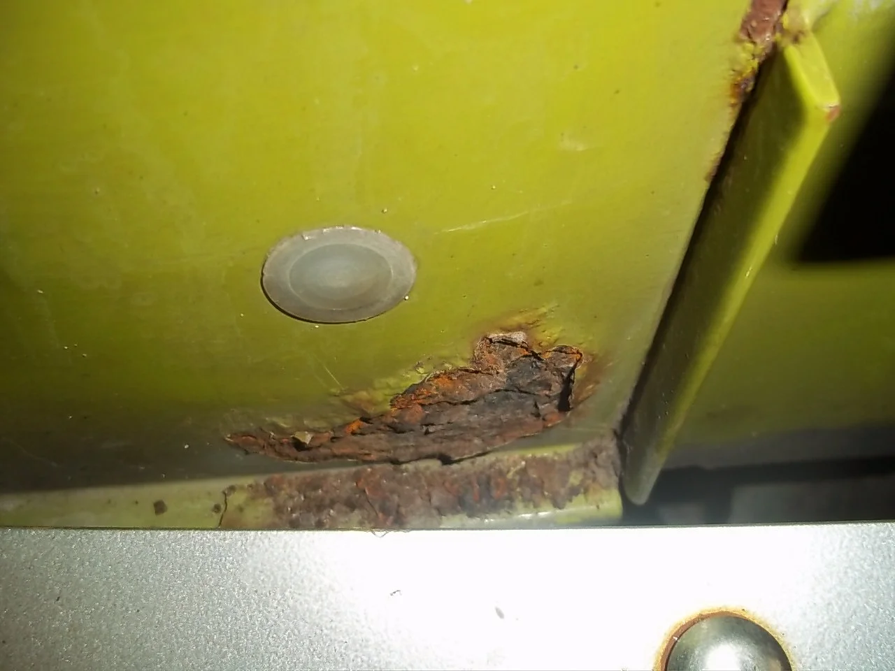 72 LR Bumper Drain hole rust.JPG