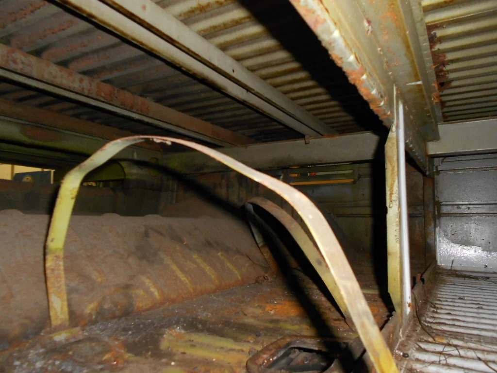 107 Inner cavity rust.JPG