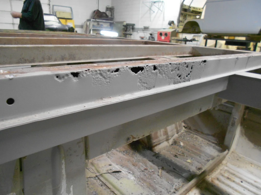 155 Middle crossmember rust.JPG