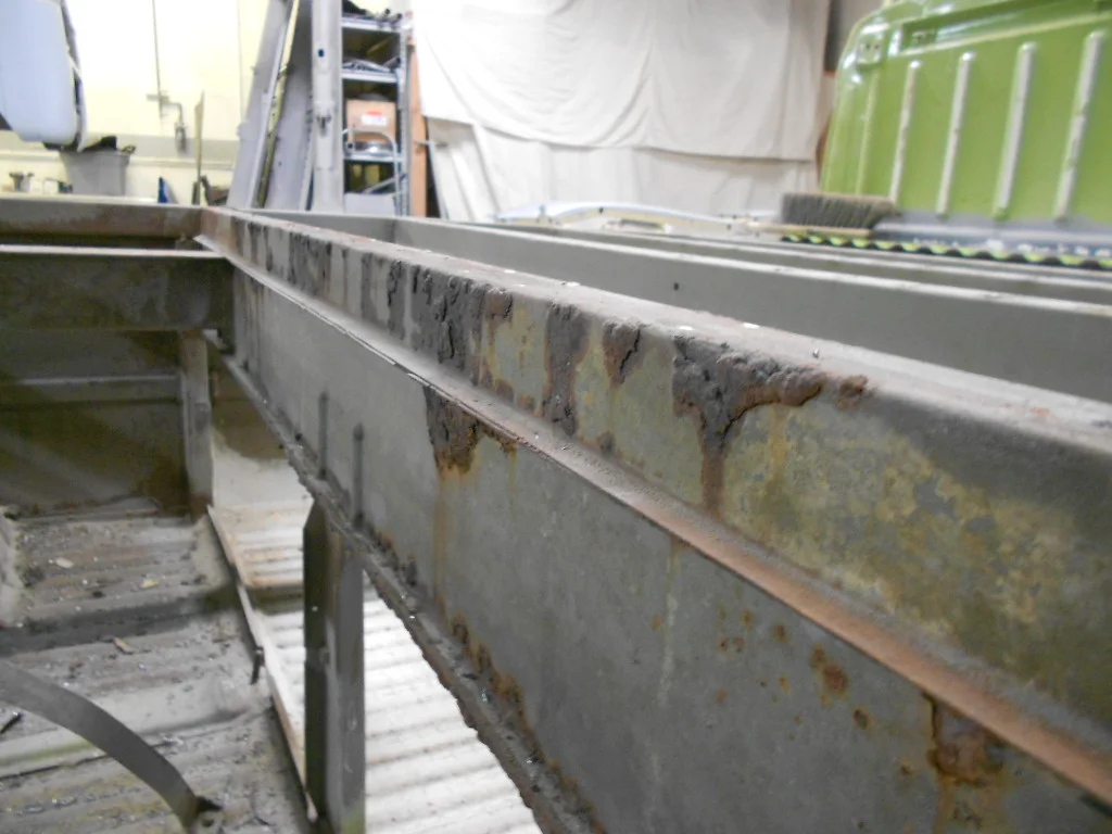 156 Middle crossmember rust.JPG