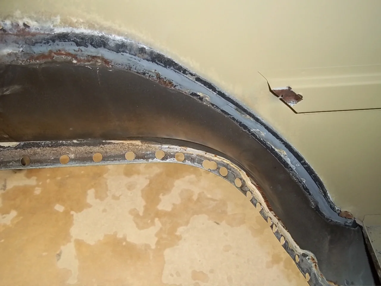 415 Inner wheel well.JPG