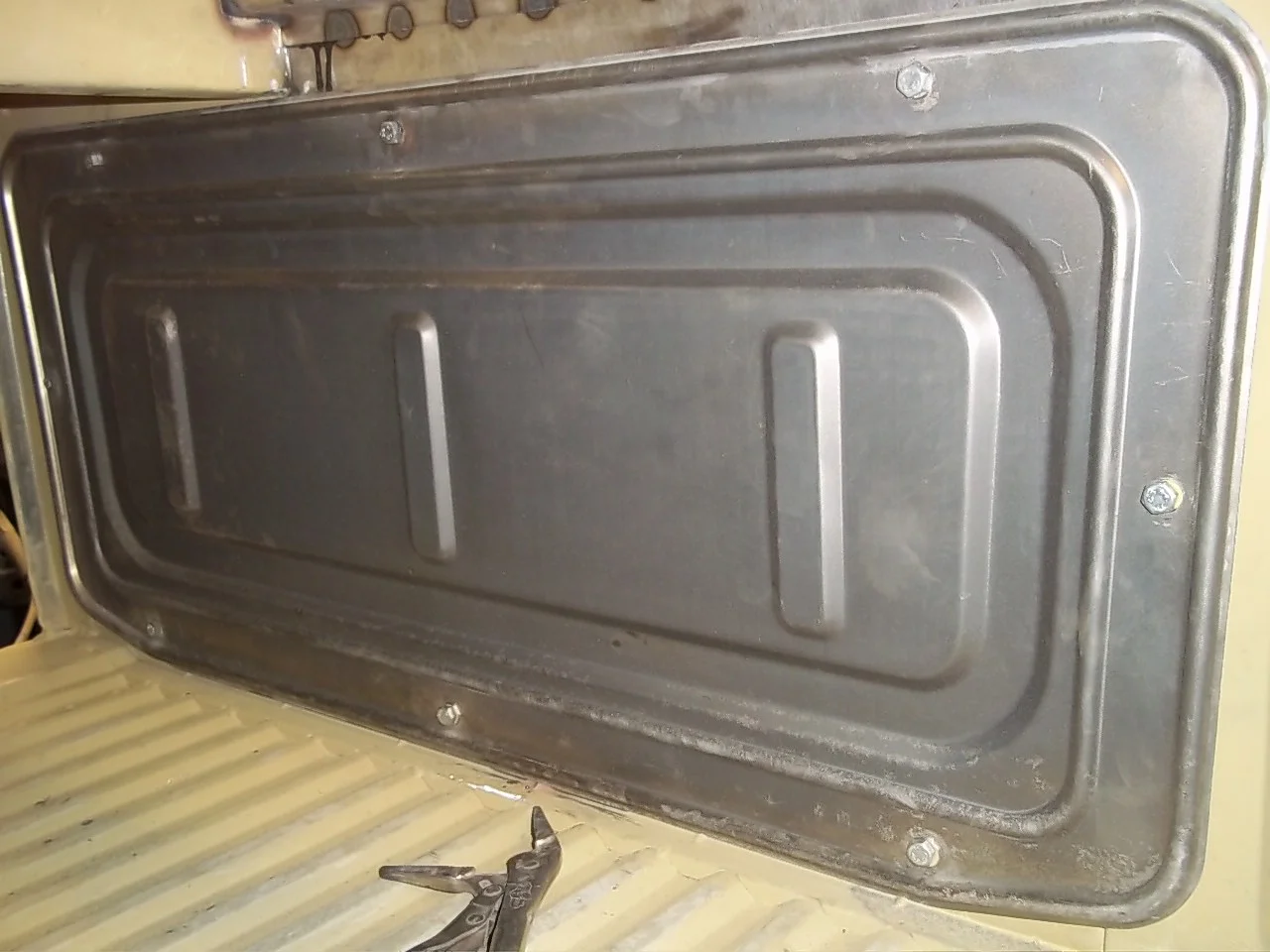 530 Fuel Compartment Door Fitting.JPG