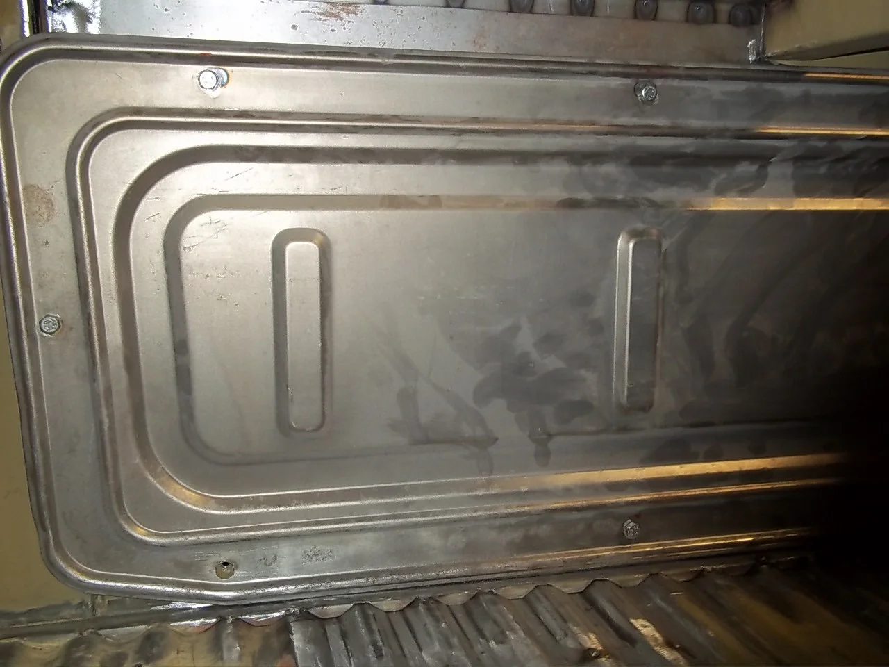 532 Fuel Compartment Door Fitting.JPG