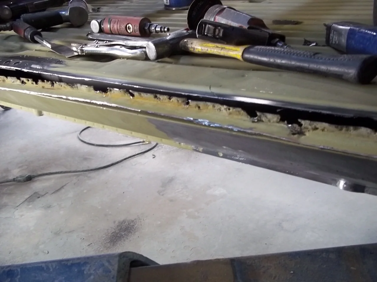 538 R rocker & seal channel area.JPG