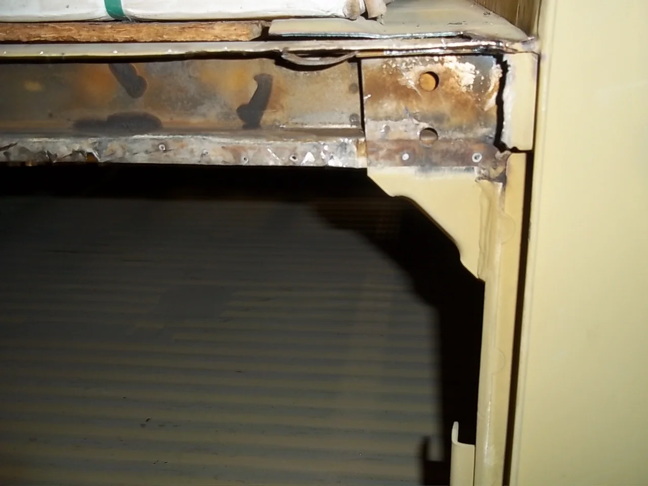 547 R Hinge Carrier Removal.JPG