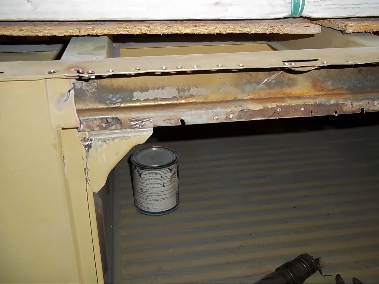 548 R Hinge Carrier Removal.JPG