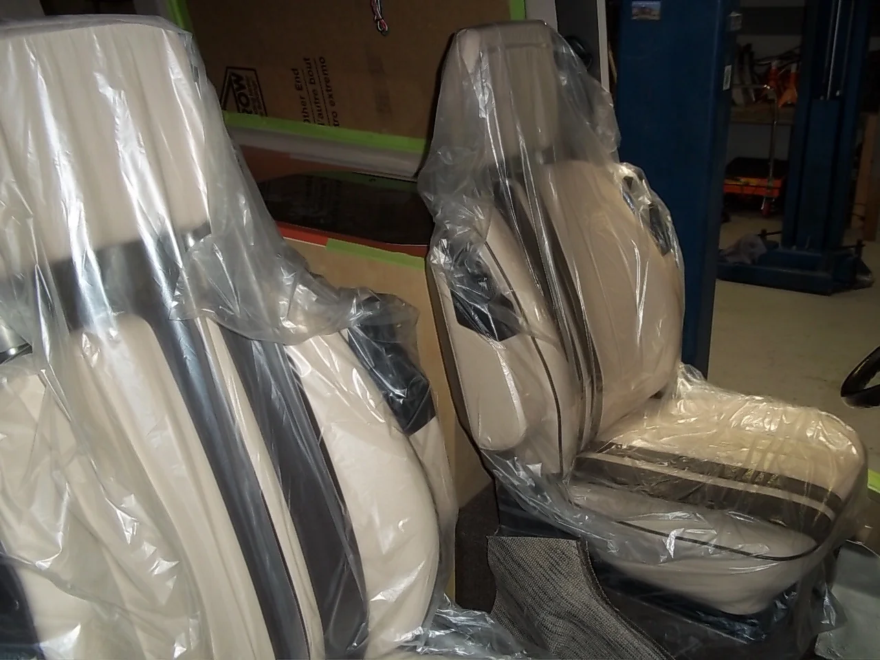 539 Front seats.JPG