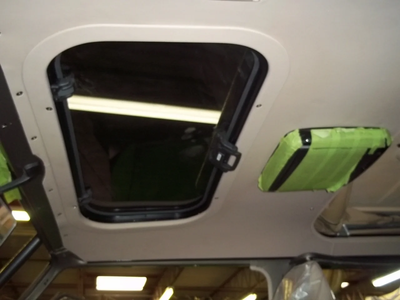 541 Sunroof & DVD.JPG