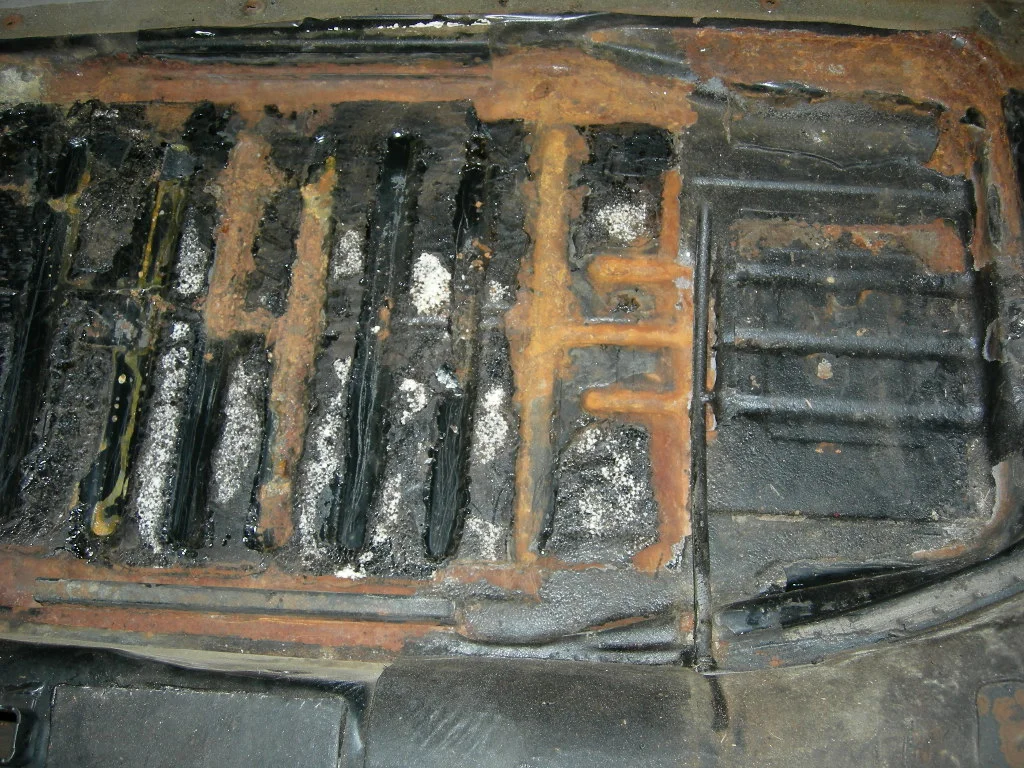 29 RR Chassis Rust.JPG