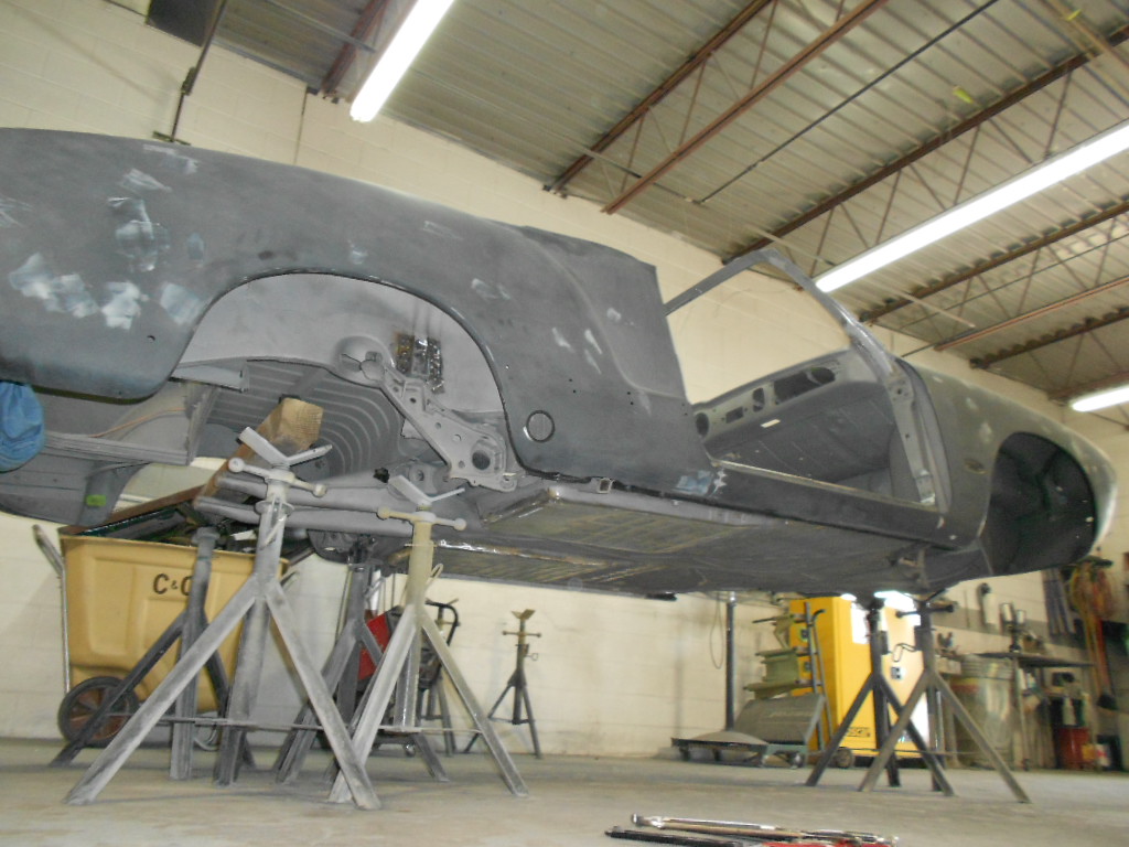 271 Fitting Body to Chassis.JPG