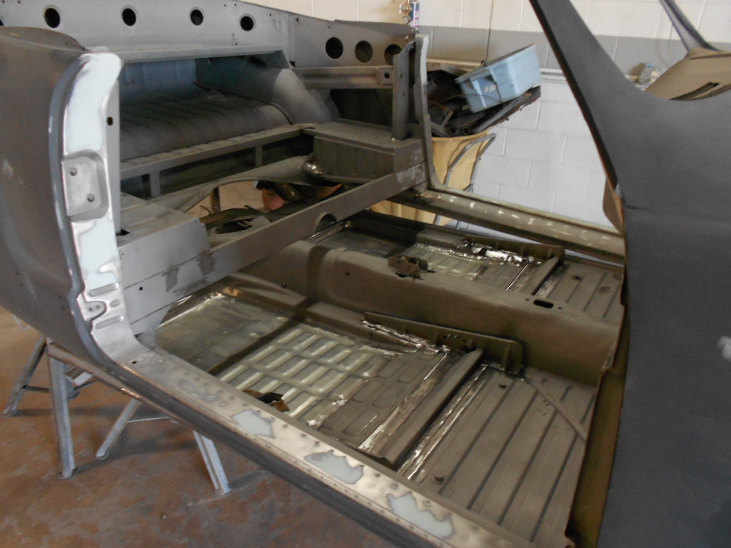 269 Fitting Body to Chassis.JPG