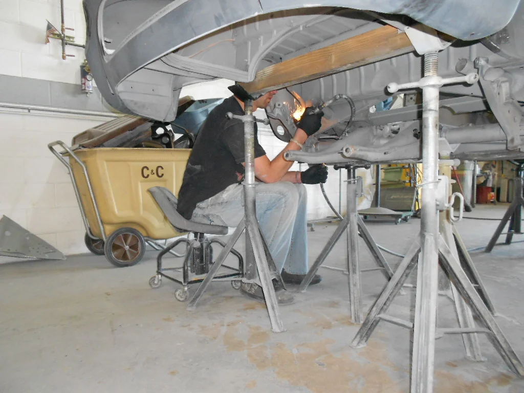 267 Fitting Rear Body to Chassis.JPG